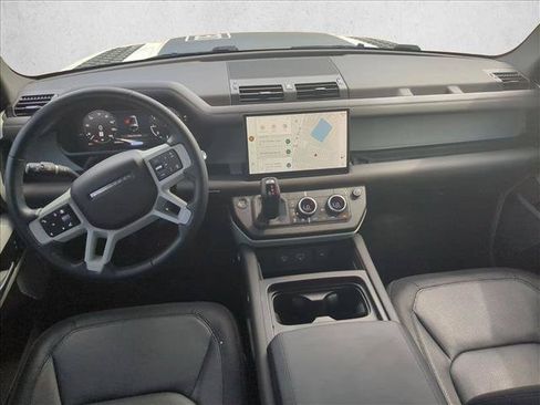 Used 2024 Land Rover Defender 130 X-Dynamic SE AWD/4WD image 19