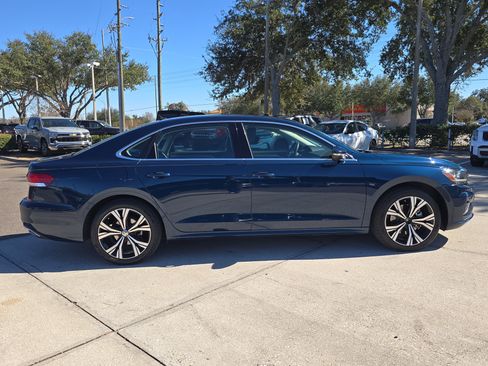Used 2022 Volkswagen Passat 2.0T SE image 9
