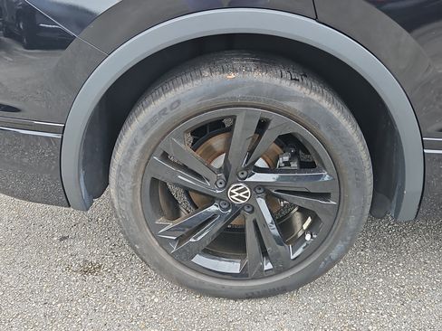 Used 2023 Volkswagen Tiguan SE R-Line image 5