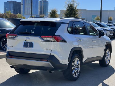 Used 2022 Toyota RAV4 Limited image 9