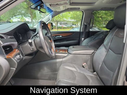 Used 2019 Cadillac Escalade Luxury RWD image 2