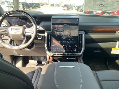 New 2026 GMC Yukon XL Denali w/ Denali Reserve Package image 17