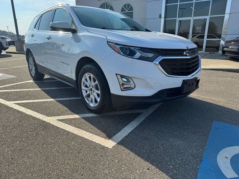 Used 2019 Chevrolet Equinox LT image 3