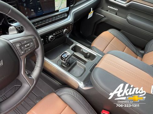 New 2026 Chevrolet Silverado 1500 High Country AWD/4WD image 14