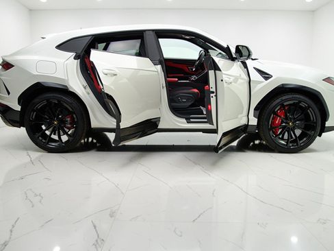 Used 2022 Lamborghini Urus AWD/4WD image 12