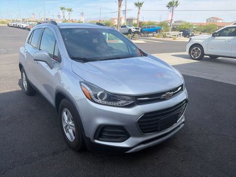 Used 2017 Chevrolet Trax LT w/ LT Convenience Package FWD image 7