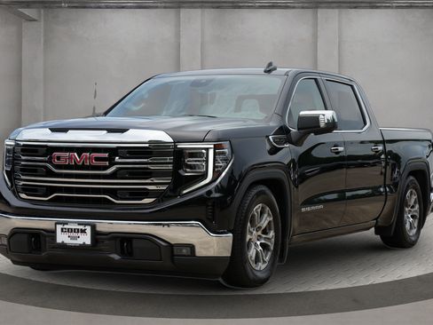 Used 2025 GMC Sierra 1500 SLT RWD image 1