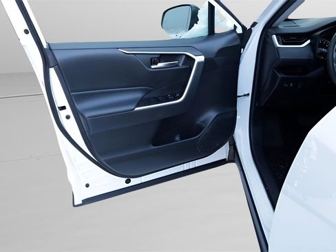 Certified 2021 Toyota RAV4 XLE image 14