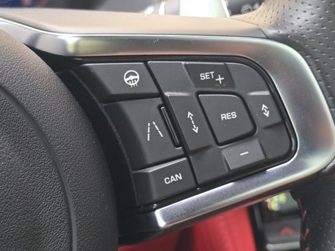 Used 2020 Jaguar F-PACE SVR image 27