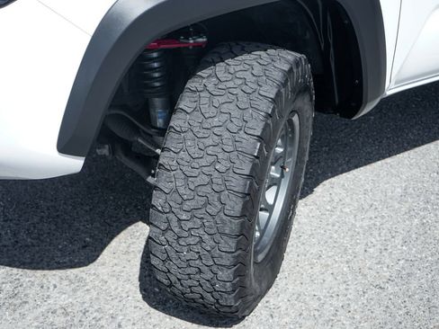 Used 2021 Toyota Tacoma TRD Off-Road w/ Technology Package AWD/4WD image 38