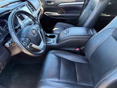 Used 2018 Toyota Highlander XLE AWD/4WD image 22