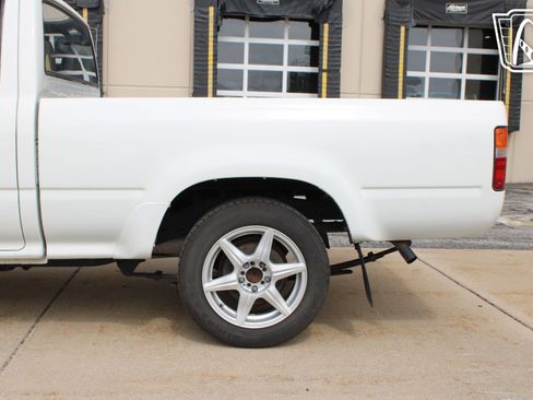 Used 1993 Toyota Pickup 2WD Regular Cab image 38