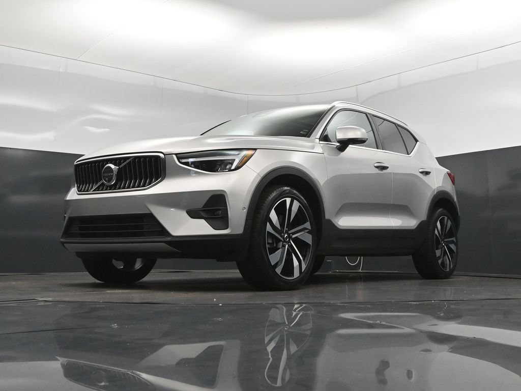 Used 2025 Volvo XC40 B5 Plus AWD/4WD image 38