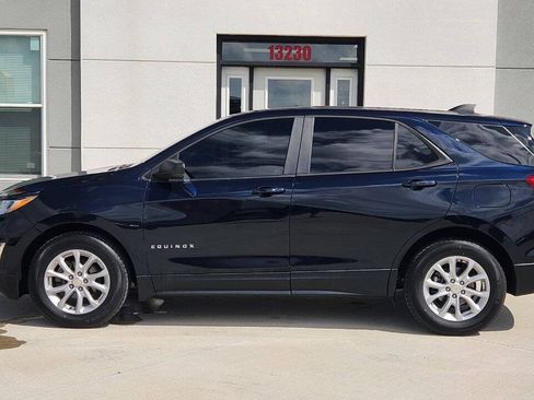 Used 2020 Chevrolet Equinox LS w/ LS Convenience Package FWD image 3