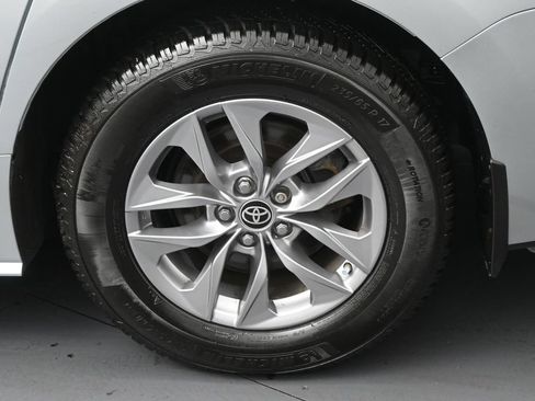 Used 2022 Toyota Sienna XLE FWD image 35