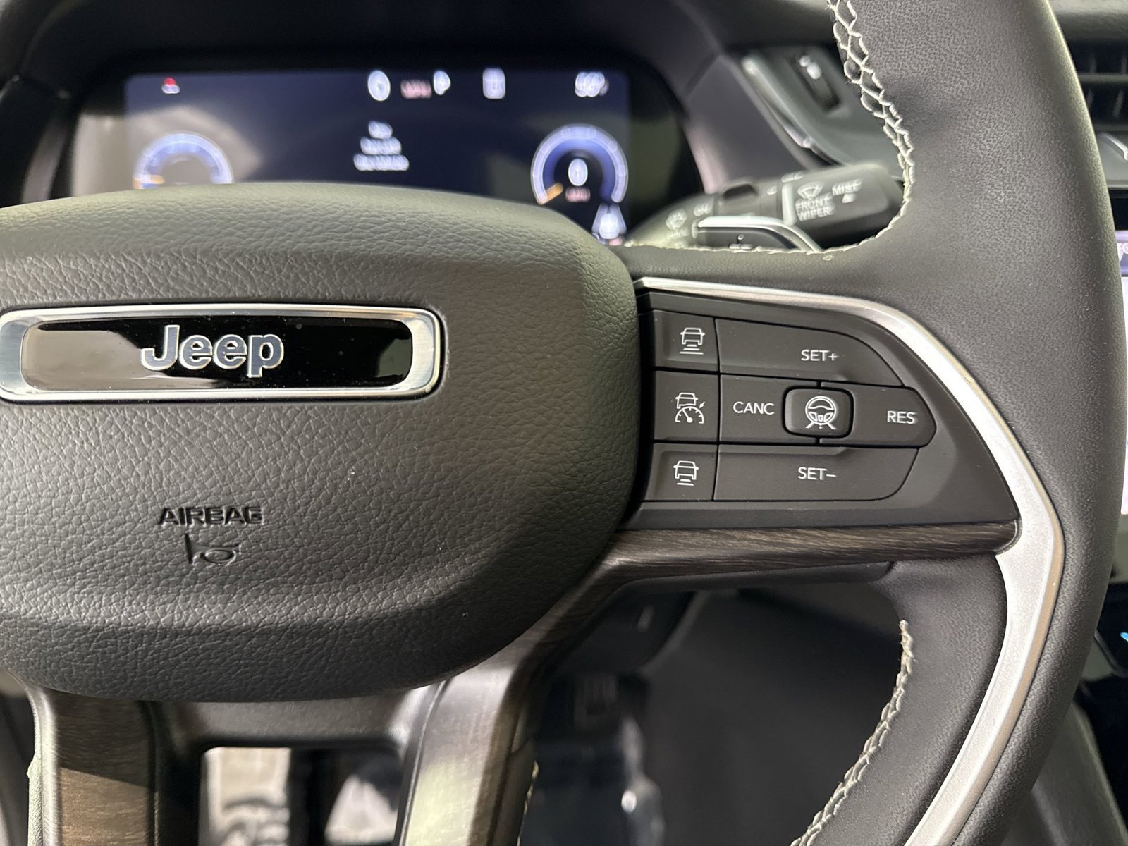 Used 2026 Jeep Grand Cherokee Altitude AWD/4WD image 14