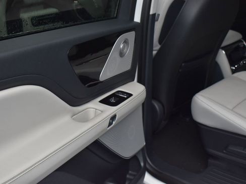 New 2026 Lincoln Aviator Reserve image 9