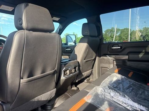 Used 2022 GMC Sierra 2500 AT4 w/ AT4 Preferred Package AWD/4WD image 10