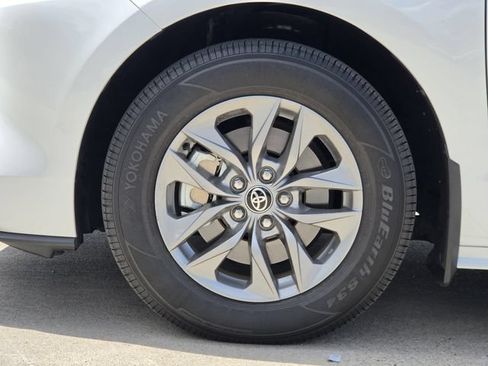 Certified 2026 Toyota Sienna XLE FWD image 8