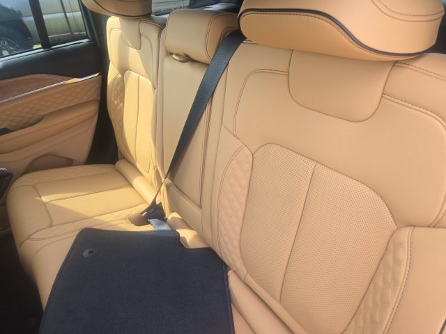 New 2027 Jeep Grand Cherokee Summit w/ MOPAR Finishing Package AWD/4WD image 20