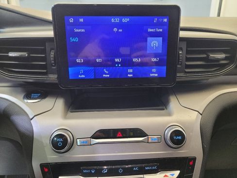 Used 2022 Ford Explorer XLT AWD/4WD image 25