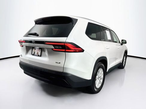 Used 2024 Toyota Grand Highlander AWD image 10