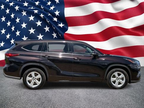 Used 2021 Toyota Highlander L FWD image 4
