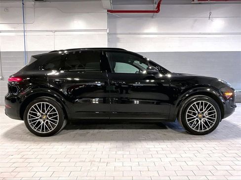 Certified 2023 Porsche Cayenne image 6