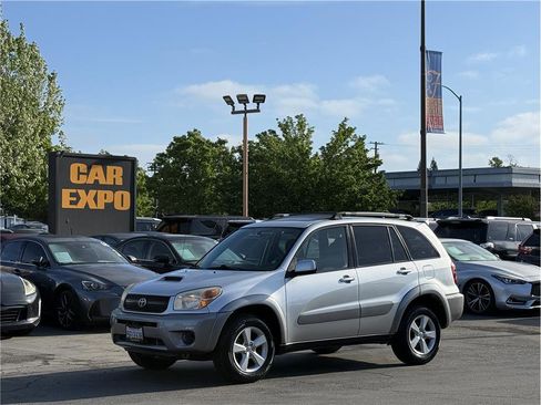 Used 2004 Toyota RAV4 2WD image 1