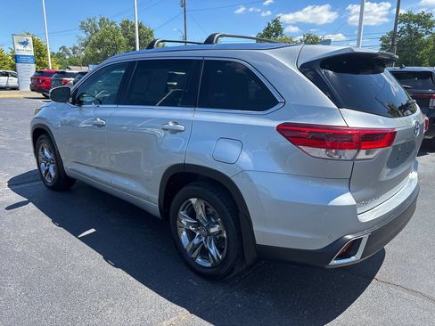Used 2017 Toyota Highlander Limited Platinum AWD/4WD image 10