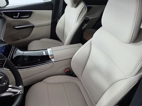 New 2026 Mercedes-Benz GLC 300 image 8