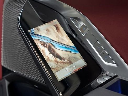 Used 2025 BMW 740i xDrive image 16