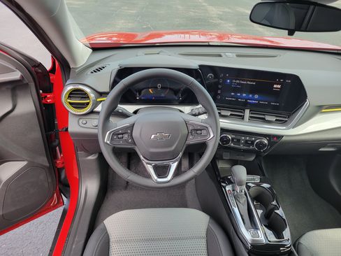 New 2026 Chevrolet Trax LT w/ Driver Confidence Package FWD image 13