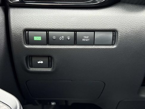 Used 2025 Nissan Sentra SV w/ All-Weather Package FWD image 14