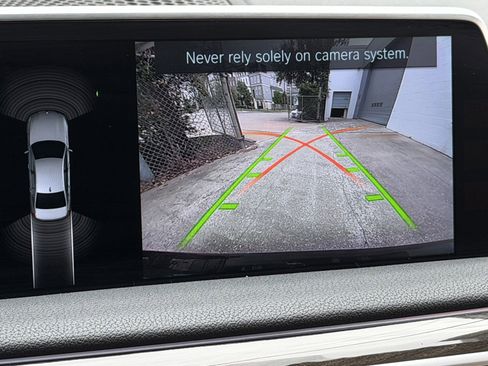 Used 2019 BMW 750i image 7