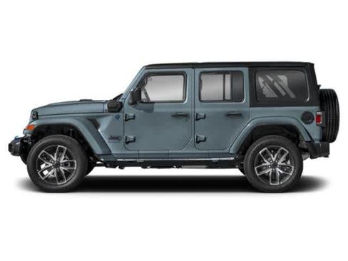 Used 2025 Jeep Wrangler Sahara image 2