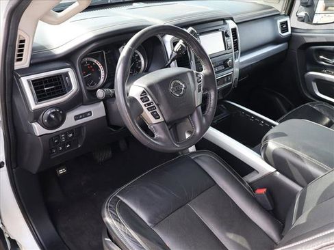 Used 2017 Nissan Titan PRO-4X w/ Pro-4x Convenience Package AWD/4WD image 12