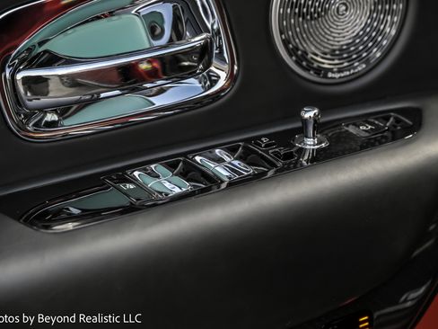 Used 2021 Rolls-Royce Cullinan Black Badge image 21