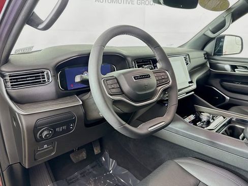 Used 2023 Jeep Wagoneer Series II image 9