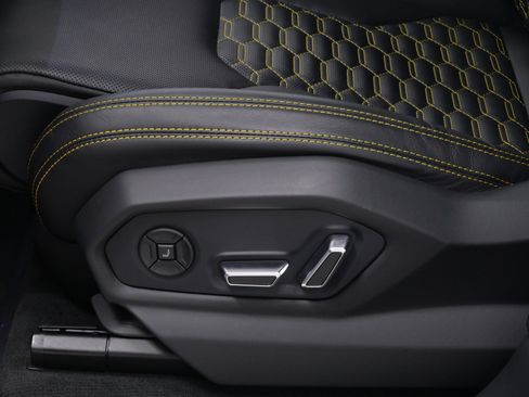 Used 2021 Lamborghini Urus image 31