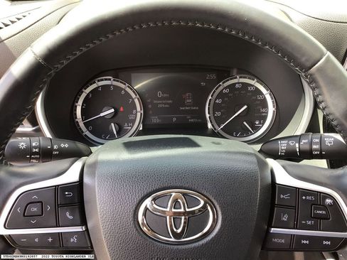 Used 2022 Toyota Highlander XLE AWD/4WD image 15