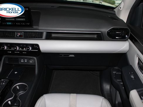Used 2023 Honda Pilot Touring image 18