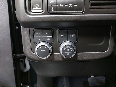 Used 2023 GMC Yukon SLT image 57