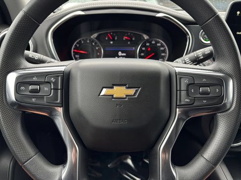 Used 2025 Chevrolet Blazer LT FWD image 30