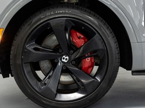 Used 2022 Bentley Bentayga AWD/4WD image 15