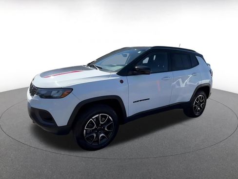 Used 2025 Jeep Compass Trailhawk AWD/4WD image 8