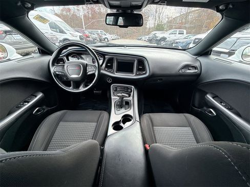 Used 2019 Dodge Challenger SXT image 21