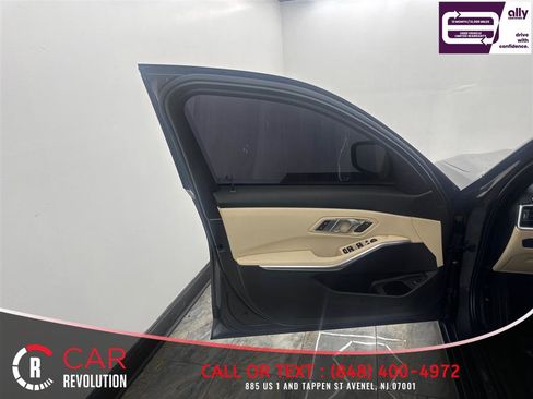 Used 2020 BMW 330i xDrive Sedan w/ Driving Assistance Package image 19