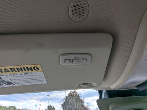 Used 2016 Volvo XC60 T5 Premier w/ Proximity Package image 28