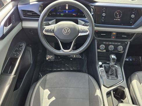 Certified 2023 Volkswagen Taos SE FWD image 14